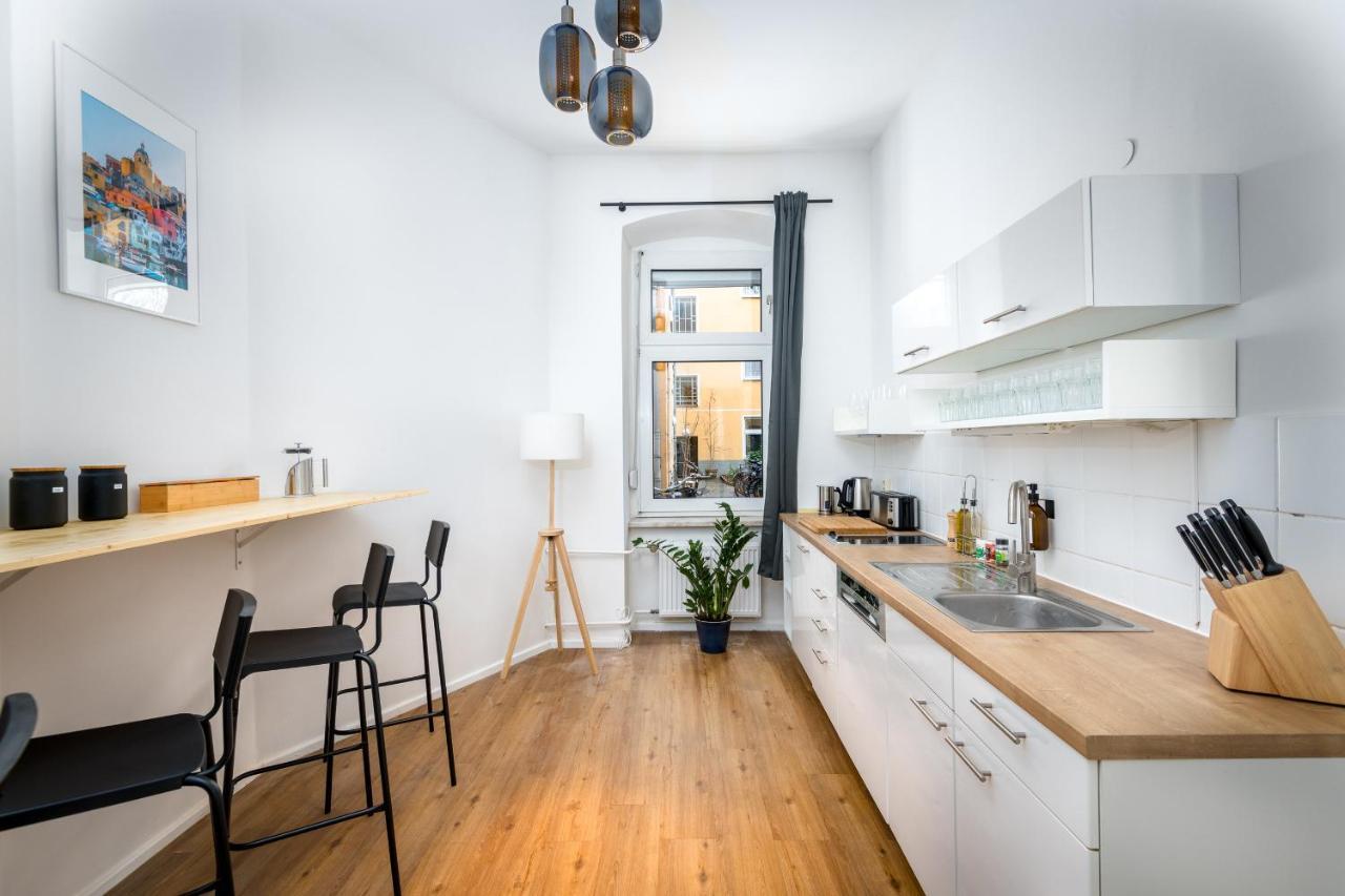 Super Zentral Super Schoener Altbau In Moabit Rostockerstrasse Im Herzen Von Berlin Fuer Bis Zu 6 Personen Exteriör bild